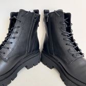 Tamaris Botines militares plataforma cuero negro · Foto 6