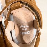 Camper Sandalias infantiles doradas con brillos · Foto 15
