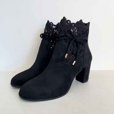 LASCANA · Botines con encaje decorativo · Negro