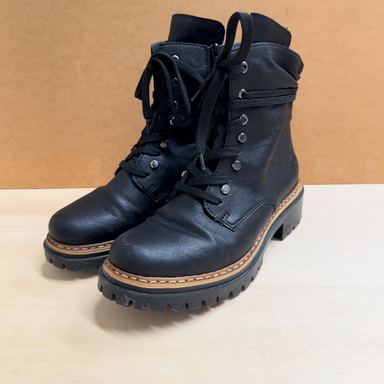 Rieker · Botines negros con cordones estilo militar · Negro