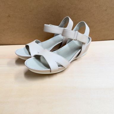 Camper · Sandalias de cuña con tiras cruzadas · Blanco