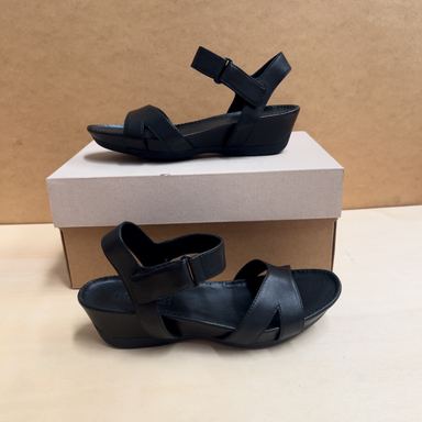 Camper · Sandalias de cuña con tiras cruzadas